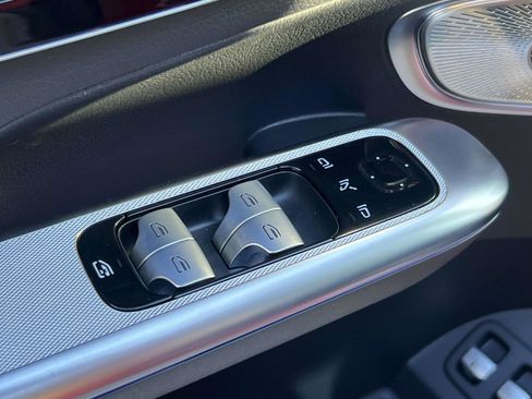 Used 2025 Mercedes-Benz GLC 350e 4MATIC image 28