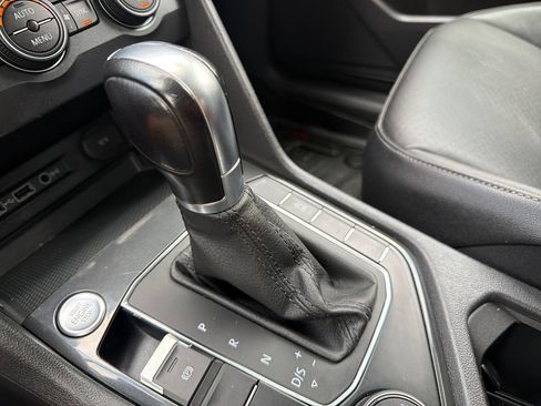 Used 2019 Volkswagen Tiguan SE AWD/4WD image 21