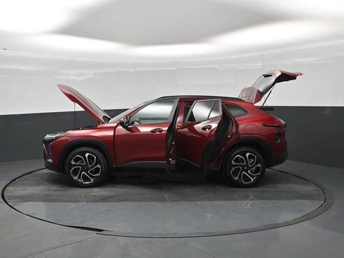 Used 2025 Chevrolet Trax RS w/ Sunroof Package image 29