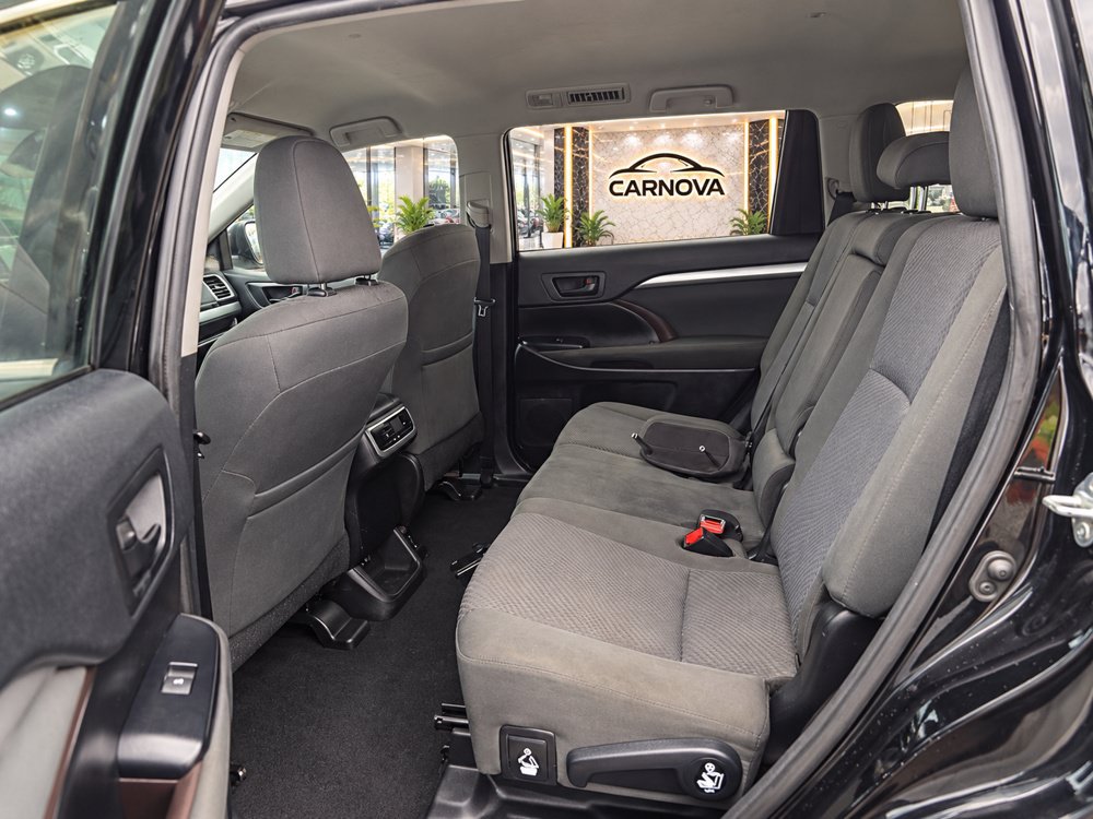 Used 2019 Toyota Highlander LE FWD image 11