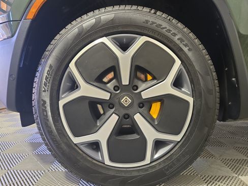 Used 2024 Rivian R1S Adventure AWD/4WD image 9