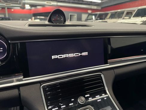 Used 2022 Porsche Panamera 4 image 23
