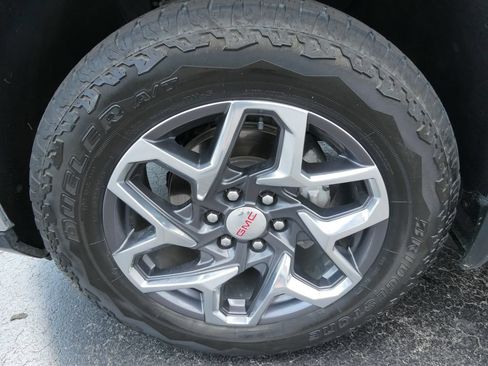 Certified 2025 GMC Sierra 1500 SLT w/ SLT Premium Plus Package AWD/4WD image 11