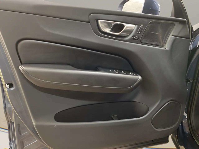 Used 2023 Volvo XC60 B5 Plus w/ Climate Package AWD/4WD image 28
