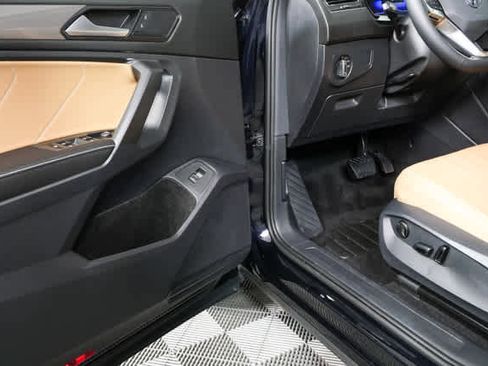 Used 2023 Volkswagen Tiguan SE FWD image 10