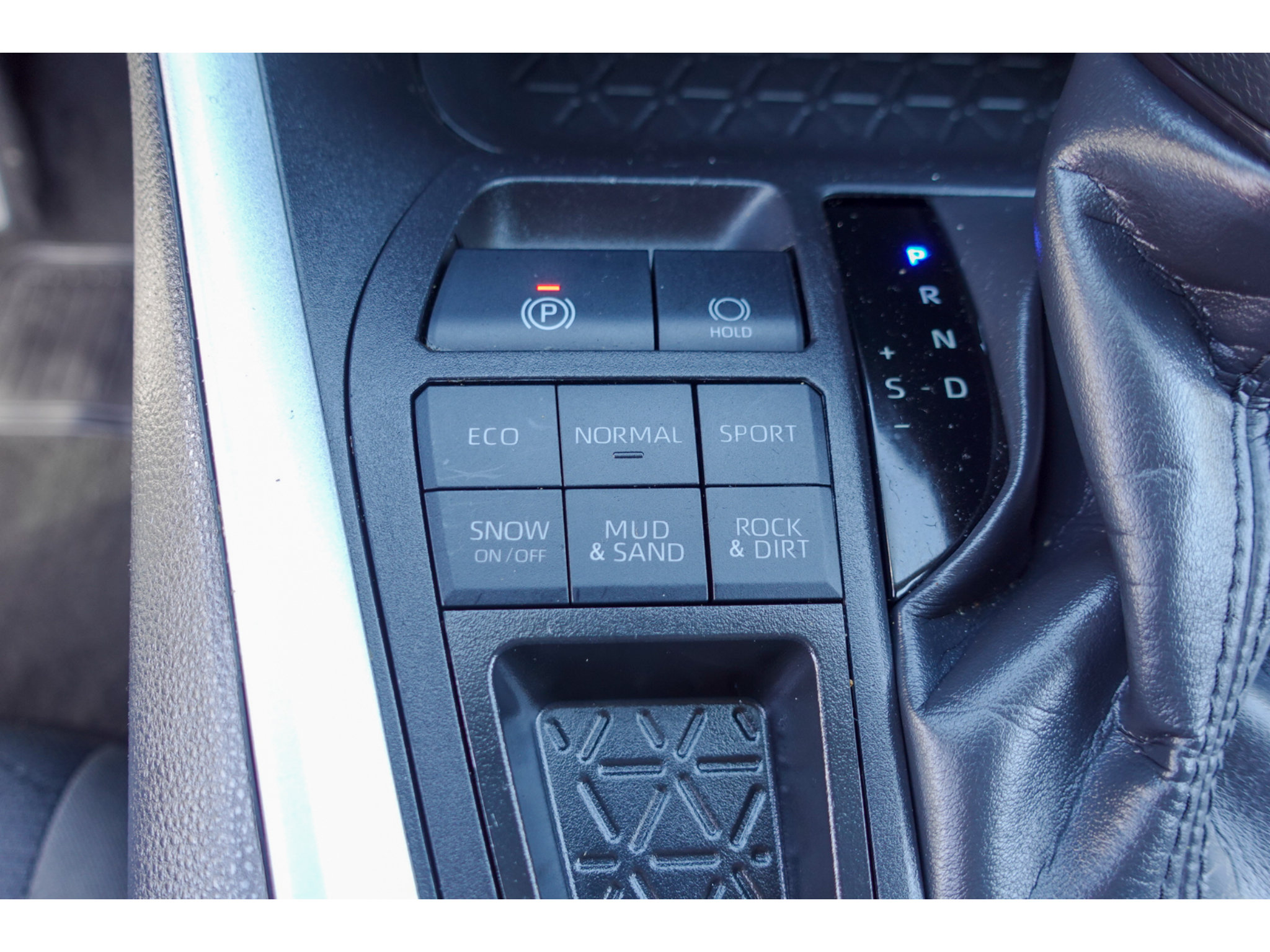 Used 2025 Toyota RAV4 XLE AWD/4WD image 19