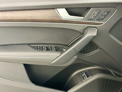 New 2025 Audi Q5 e Premium Plus image 17