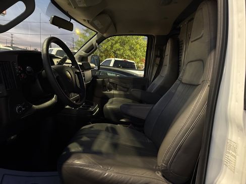 Used 2018 Chevrolet Express 2500 Extended image 8