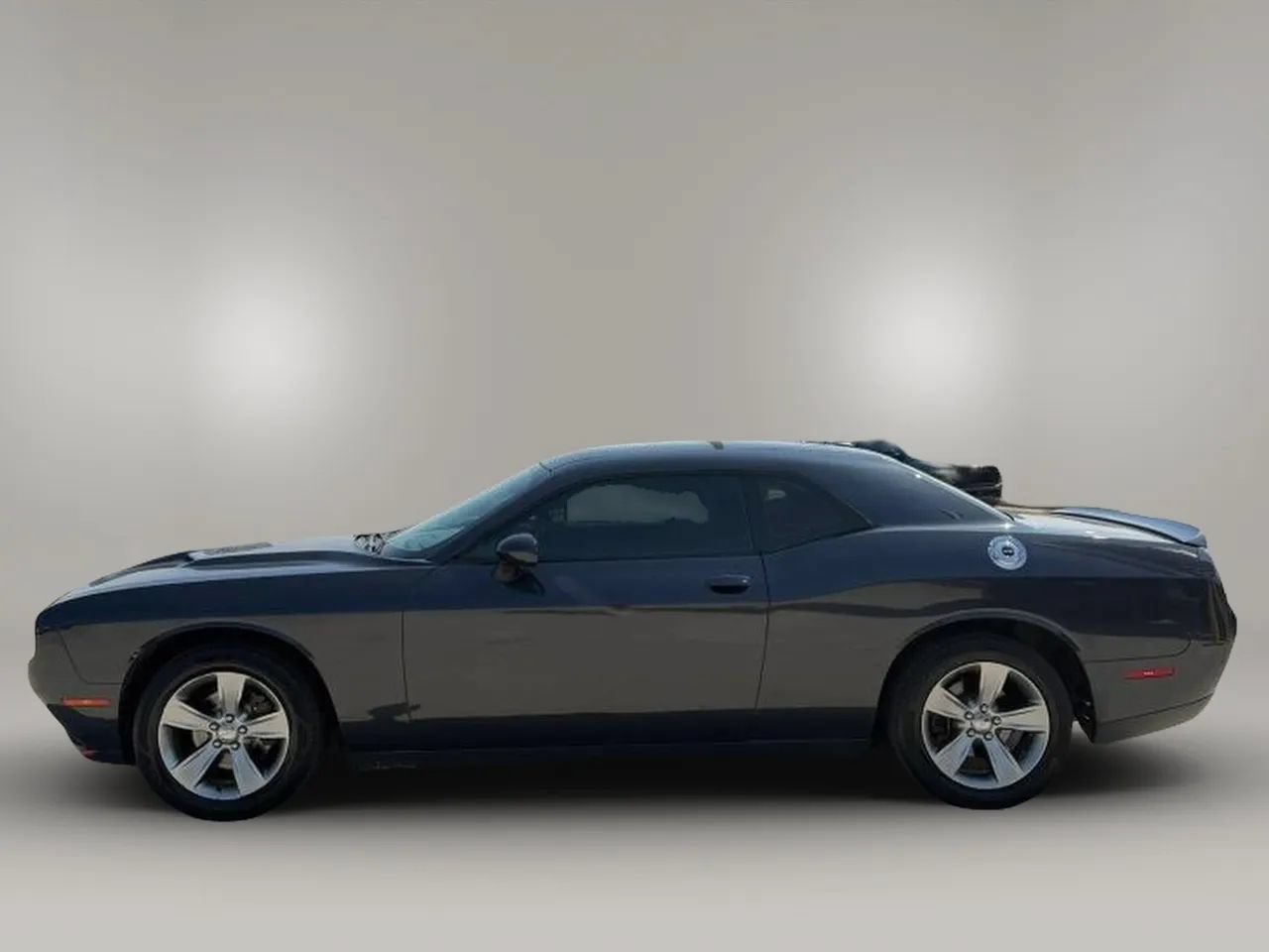 Used 2019 Dodge Challenger SXT RWD image 4