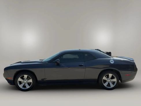 Used 2019 Dodge Challenger SXT RWD image 4