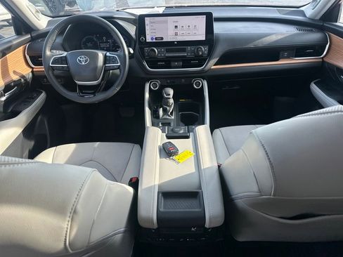 Used 2024 Toyota Grand Highlander XLE image 15