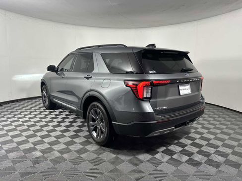 Used 2025 Ford Explorer Active w/ Active Comfort Package AWD/4WD image 5