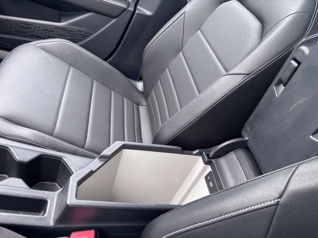 Used 2024 Volkswagen Jetta SE w/ Panoramic Sunroof Package FWD image 33