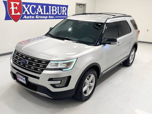 Used 2017 Ford Explorer XLT w/ Equipment Group 201A AWD/4WD image 41