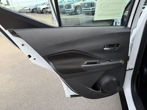 Used 2023 Nissan Kicks SV image 11