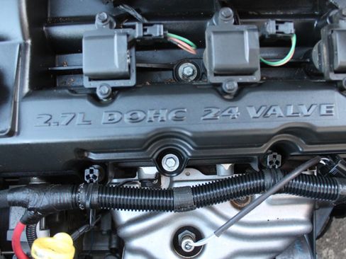 Used 2005 Chrysler Sebring Limited image 31