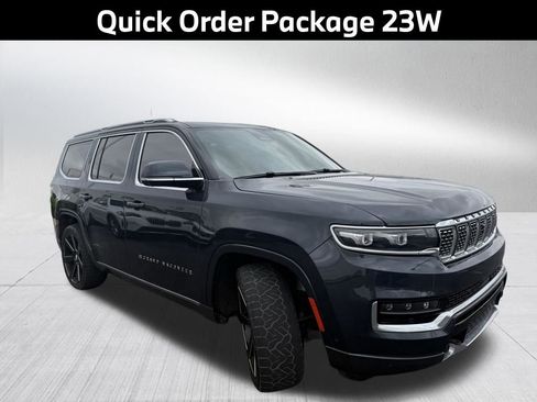 Used 2022 Jeep Grand Wagoneer Series III w/ Rear Seat Video Group 1 AWD/4WD image 4
