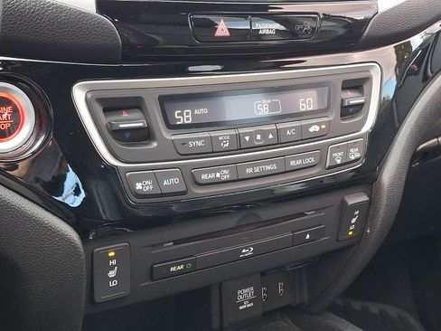 Used 2017 Honda Pilot Touring image 21