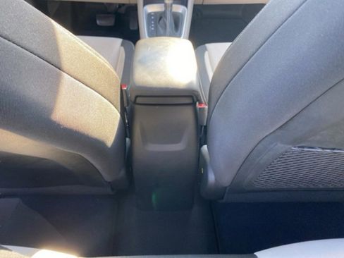 Used 2023 Hyundai Venue SEL image 29