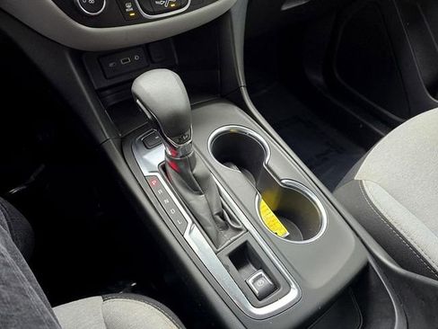 Used 2022 Chevrolet Equinox LT image 36