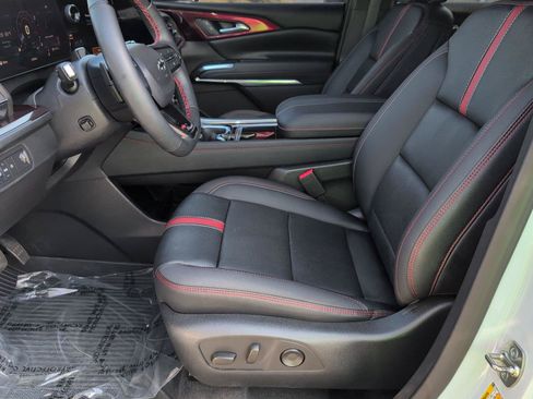 Certified 2026 Chevrolet Traverse RS w/ LPO, Floor Liner Package FWD image 13