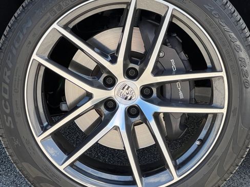 Certified 2023 Porsche Macan AWD/4WD image 13
