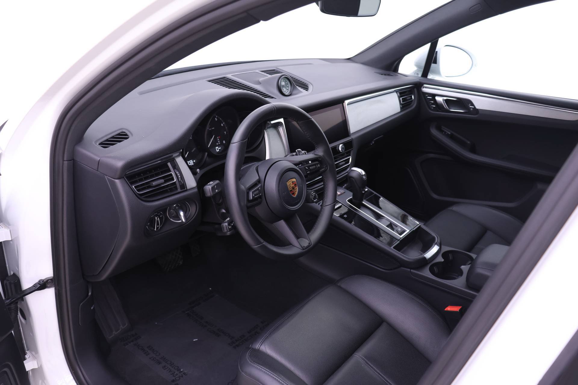 Used 2026 Porsche Macan AWD/4WD image 4