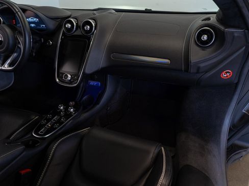 Used 2022 McLaren GT image 8