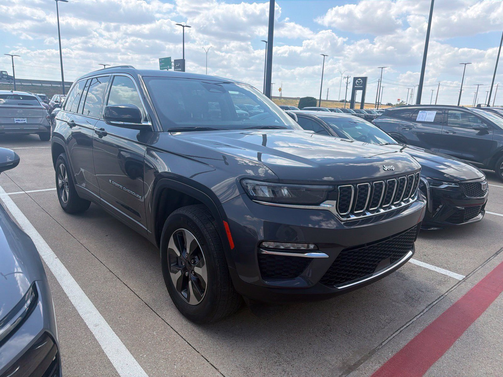 Used 2023 Jeep Grand Cherokee 4WD 4xe image 3