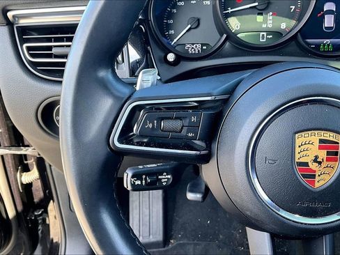 Used 2023 Porsche Macan Turbo image 11