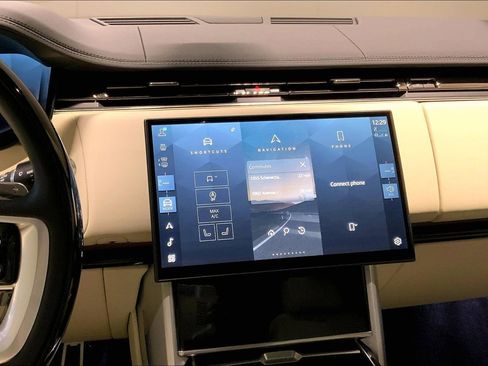 Certified 2025 Land Rover Range Rover SE AWD/4WD image 6