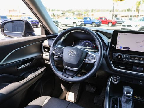 Certified 2024 Toyota Grand Highlander AWD image 4