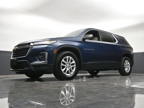 Used 2023 Chevrolet Traverse LS AWD/4WD image 24