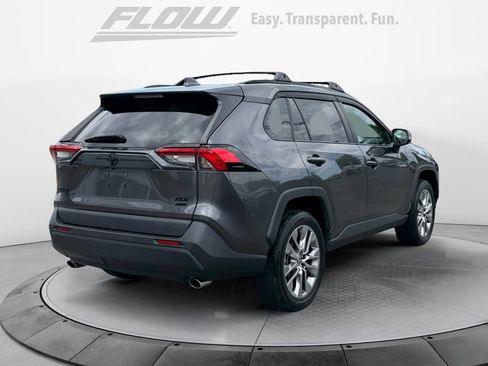 Used 2022 Toyota RAV4 XLE Premium image 9