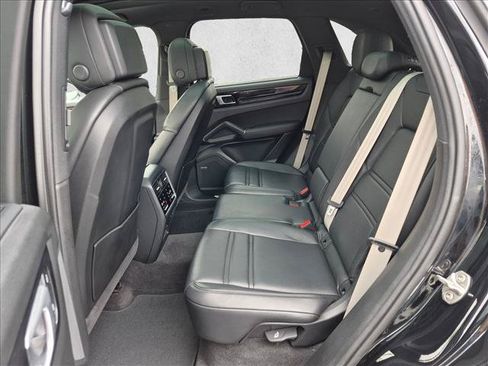 Used 2023 Porsche Cayenne S AWD/4WD image 17