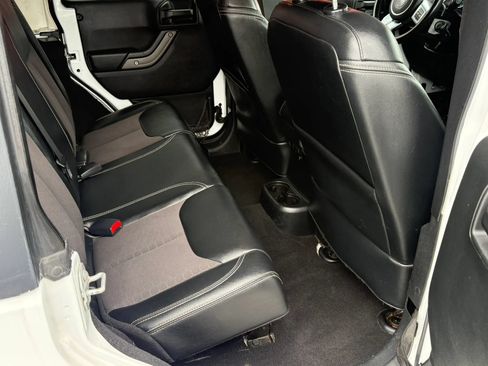 Used 2017 Jeep Wrangler Unlimited Sport AWD/4WD image 8