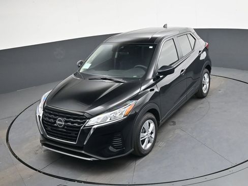 Certified 2025 Nissan Kicks Play S FWD image 33