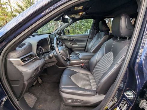 Used 2022 Toyota Highlander XSE image 13