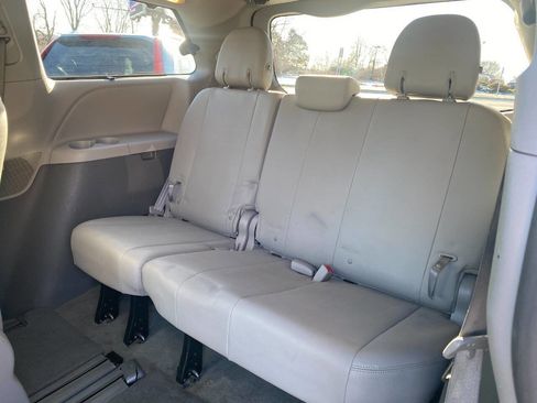 Used 2016 Toyota Sienna image 24