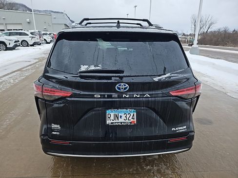 Used 2024 Toyota Sienna Platinum image 11