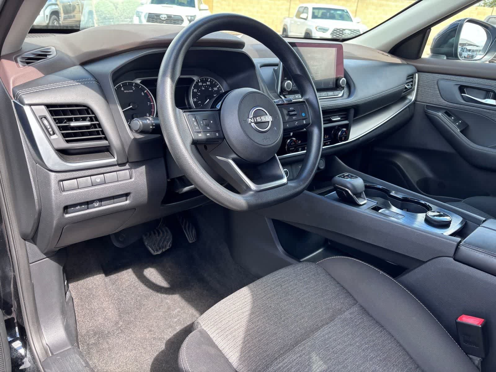 Used 2023 Nissan Rogue SV AWD/4WD image 16