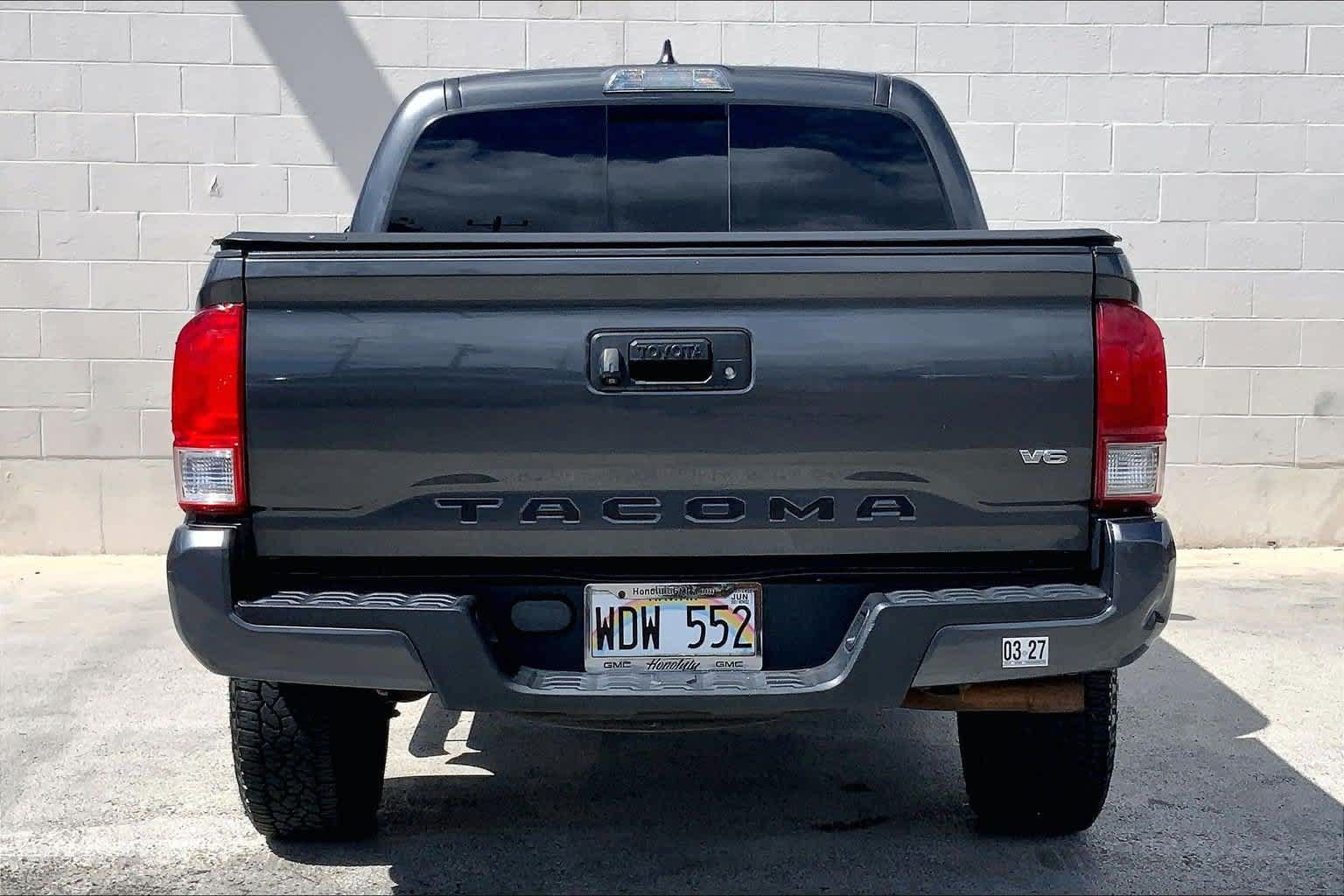 Used 2017 Toyota Tacoma TRD Sport RWD image 5