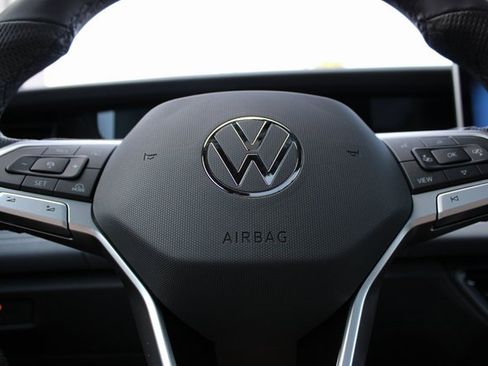 New 2025 Volkswagen Tiguan SE R-Line image 12