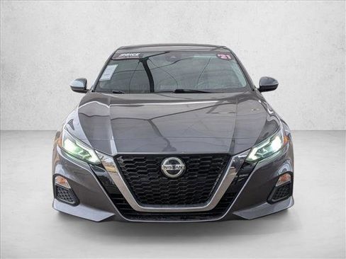 Used 2021 Nissan Altima 2.5 SV image 2