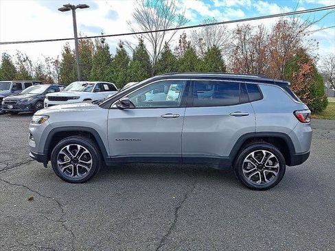 Certified 2022 Jeep Compass Limited w/ Sun and Sound Group AWD/4WD image 9