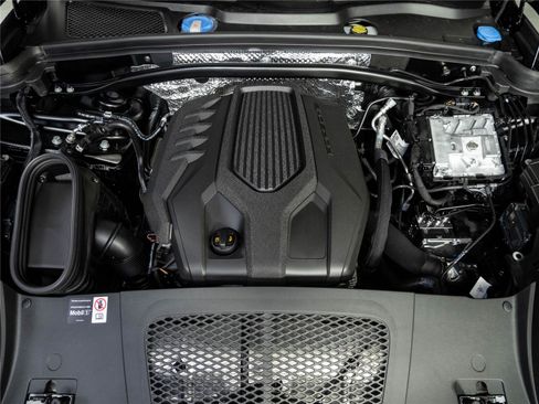 New 2026 Porsche Macan Turbo AWD/4WD image 35