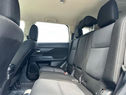 Used 2017 Mitsubishi Outlander SE AWD/4WD image 27