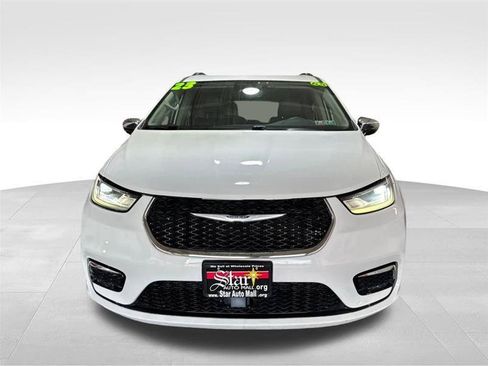 Used 2023 Chrysler Pacifica Limited FWD image 2