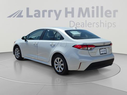 Certified 2025 Toyota Corolla LE FWD image 3