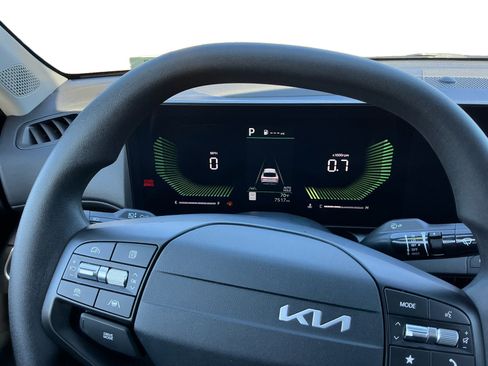 Used 2025 Kia K4 LXS image 12